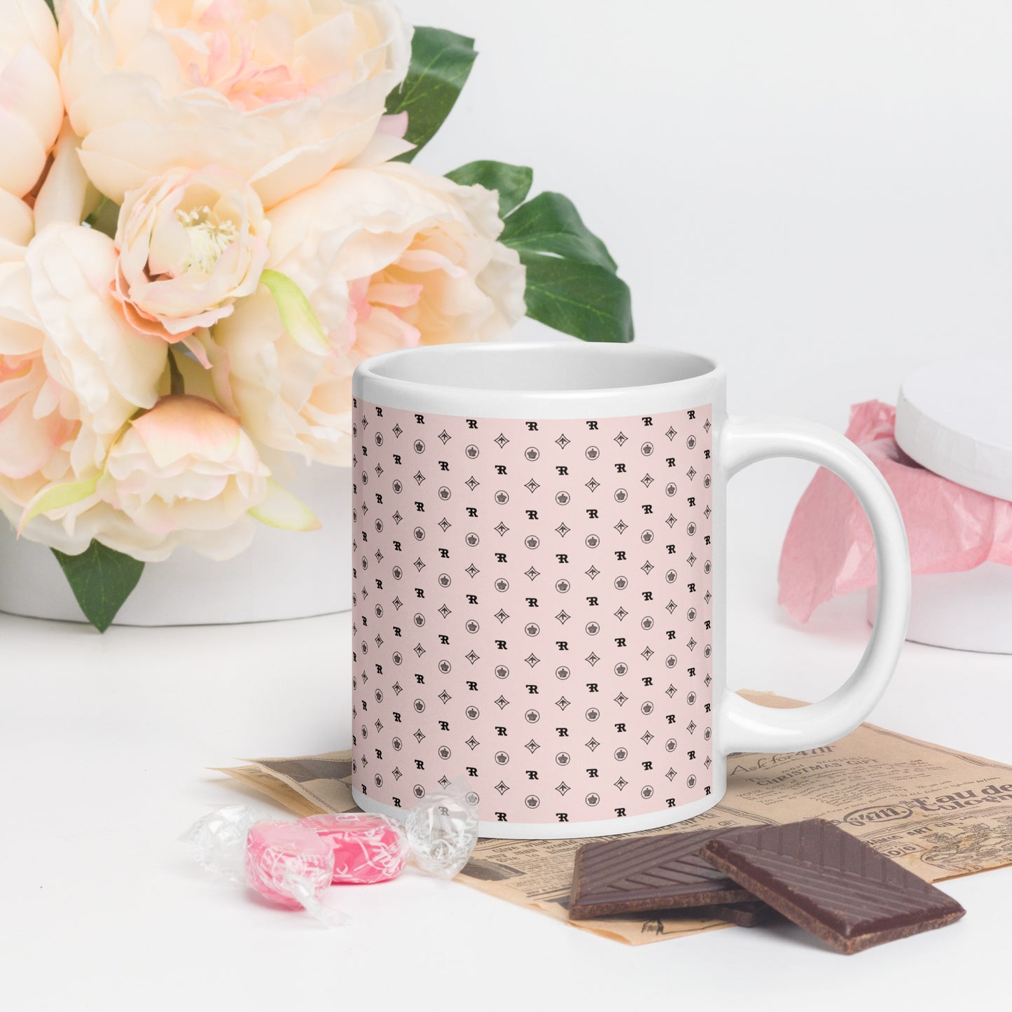 RF White glossy mug „CROWNS & BIRDS“ Misty Rose